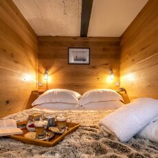 the oak panelled cabin bed